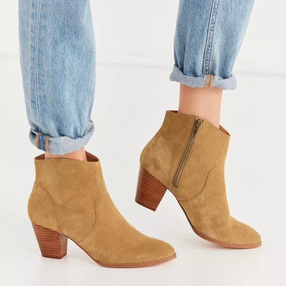 URBAN OUTFITTERS Westie Welt Suede Ankle Booties 9 - Picture 10 of 10